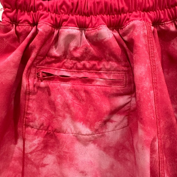 (2172) LULULEMON HOTTY HOT SHORTS Sz 4 **LOVED** - Picture 8 of 9